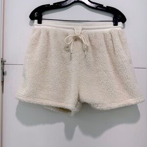 Fuzzy lounge shorts / large / cream